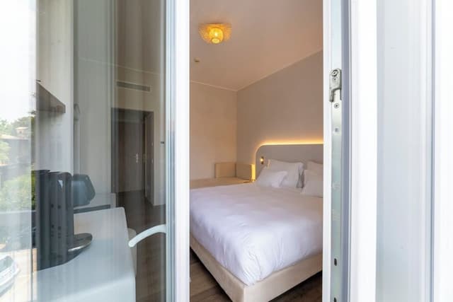 Deluxe Room, Balcony, Partial Lake View