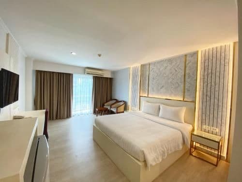 Deluxe Pool Access Room