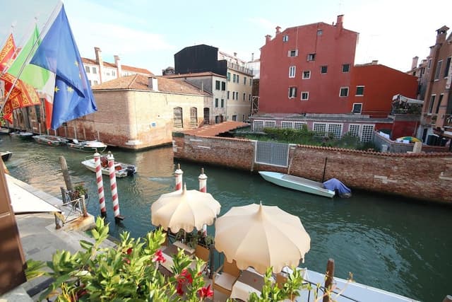 Junior Suite, Canal View