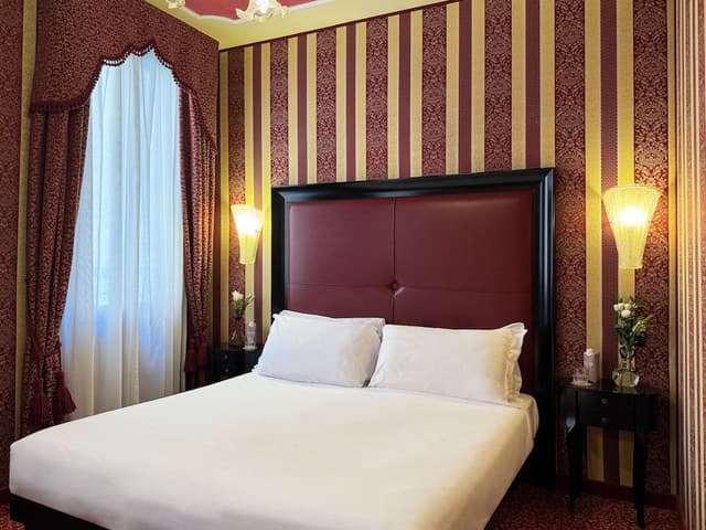 Superior Double Room, Canal View
