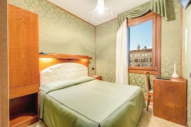 Classic Double or Twin Room, Private Bathroom