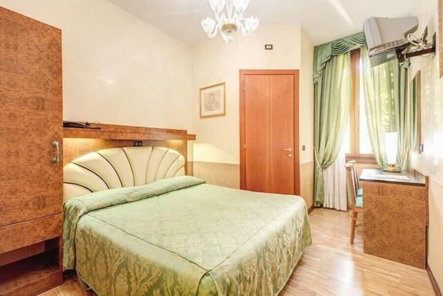 Classic Double or Twin Room, Private Bathroom