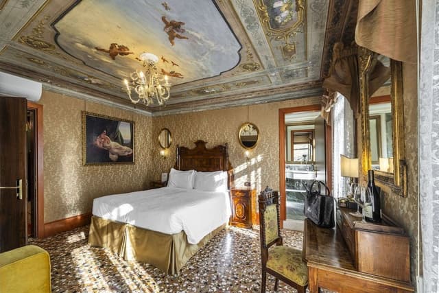 Deluxe Room, Terrace, Canal View