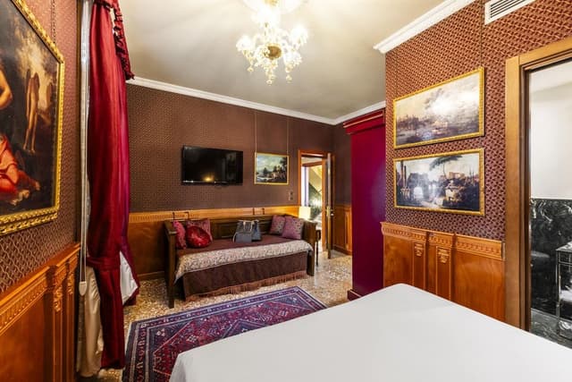 Family Room, 2 Bedrooms, 2 Bathrooms