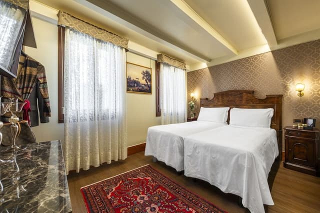 Family Room, 2 Bedrooms, 2 Bathrooms