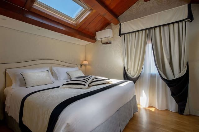 Premium Room, 1 Queen Bed, Non Smoking