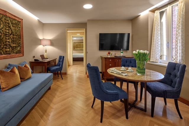 Suite, 1 King Bed
