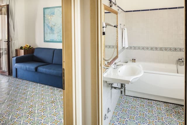 Suite, Sea View