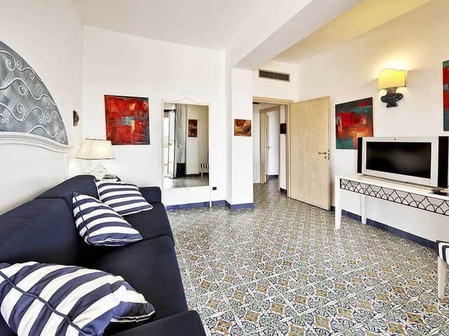 Suite, Sea View