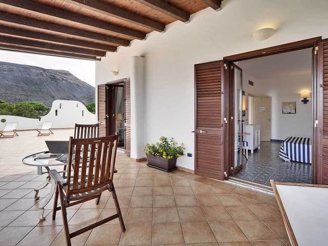 Suite, Sea View