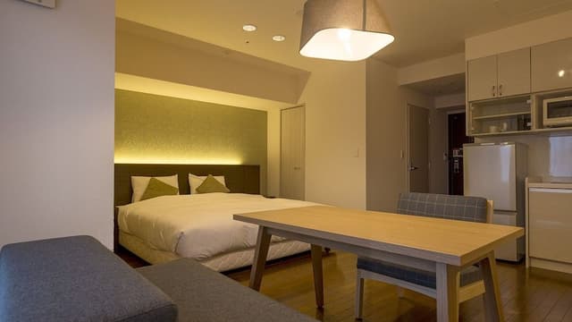 Deluxe King B (Shower Booth, Bed Size 200cm, Sofa Bed, Non-smoking, Maximum occupancy: 3 people)