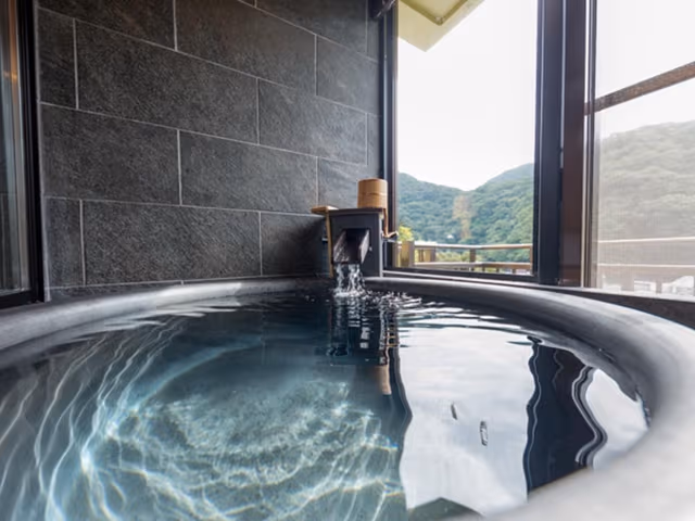 Modern Japanese Style Room with 8 Tatami and Open-Air Bath