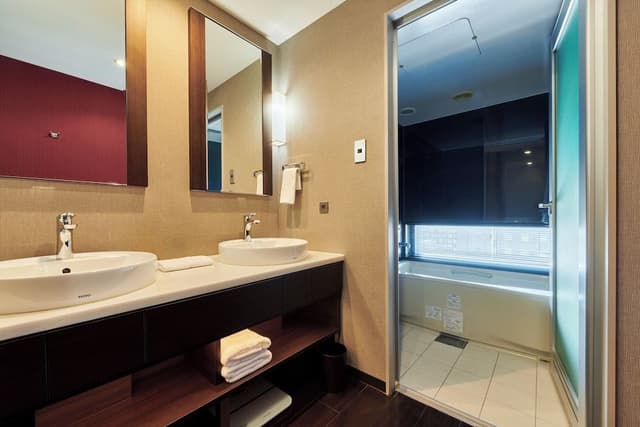 [CROSS FLOOR] Deluxe Double Room with lounge access