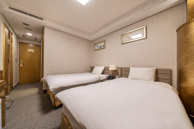 Twin Bed Room