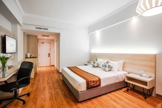 Crown Floor King Studio