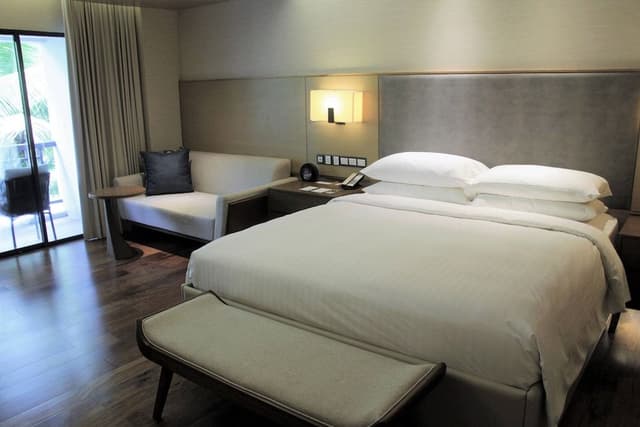 Premier Room, 1 King Bed, Balcony (Pool)