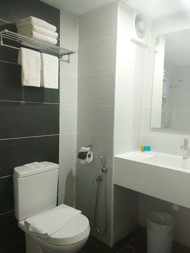 Standard Double Room Single Use, 1 Queen Bed
