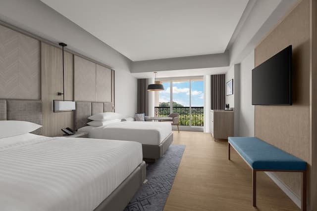 Deluxe Room, 2 Twin Beds, Pool View