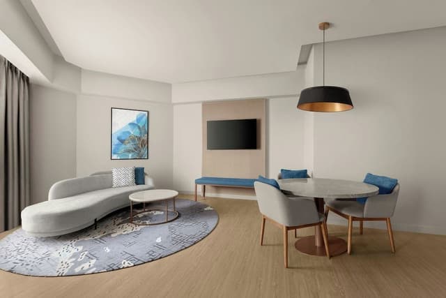 Executive Suite, 1 Double Bed, Pool View