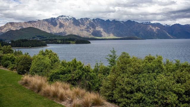 Interconnecting Two Bedroom Apartment with Lake View