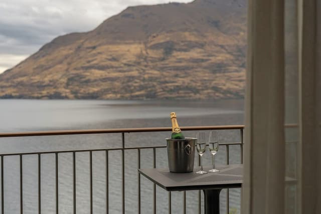 Interconnecting Two Bedroom Apartment with Lake View