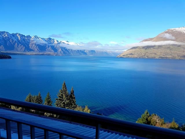 Premier 2 Bedroom Apartment with Lake View