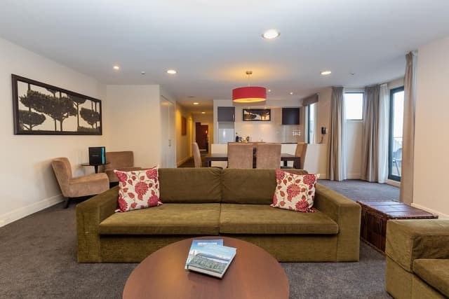 Premier 2 Bedroom Apartment with Lake View