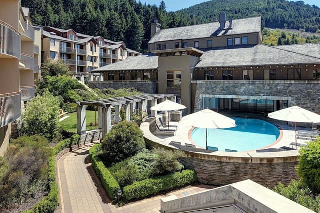 Interconnecting Two Bedroom Apartment with Lake View