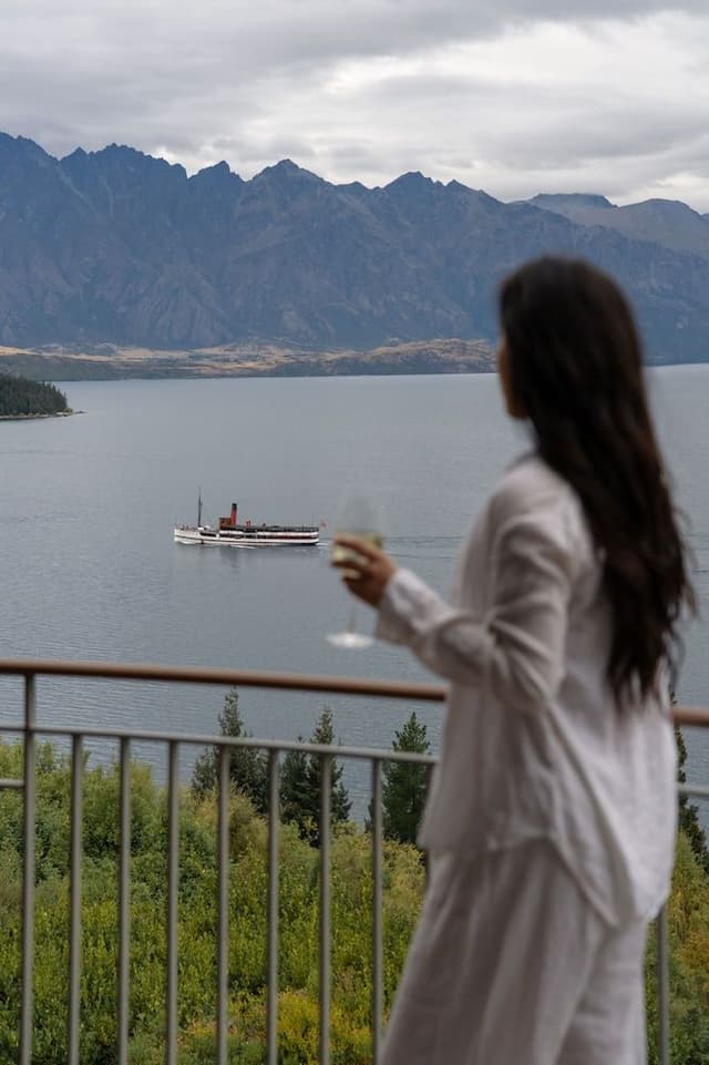 Interconnecting Two Bedroom Apartment with Lake View