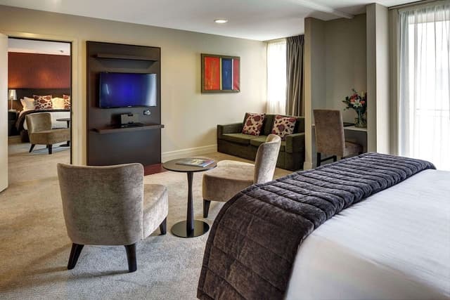 Interconnecting Two Bedroom Apartment with Lake View