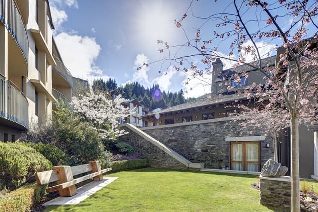 Interconnecting Two Bedroom Apartment with Lake View
