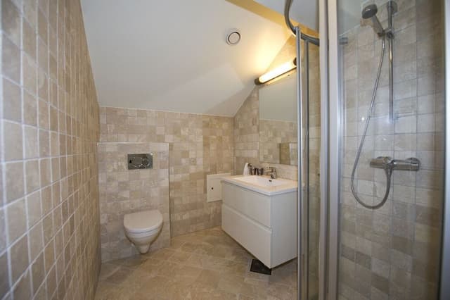 Suite, 4 Bedrooms (B) (Linen and towels not included)