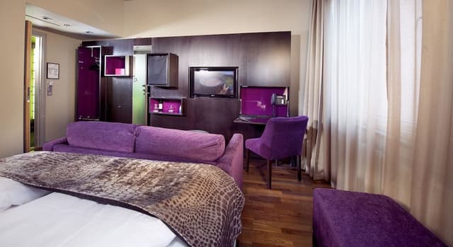 Standard Room, 1 Queen Bed