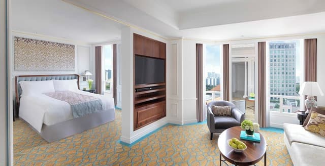 Junior Suite, 1 King Bed, Club Lounge Access