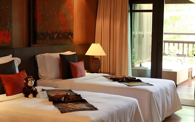 Deluxe Room, Jetted Tub