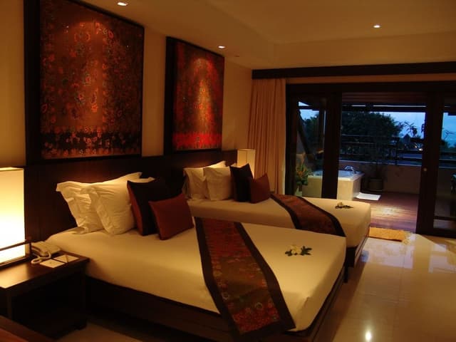 Deluxe Room, Jetted Tub
