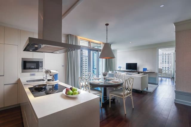 Suite, 2 Bedrooms (King, Twin)