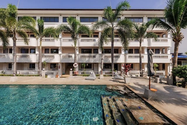 Deluxe Double or Twin Room, Pool View