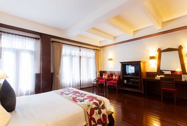 Deluxe Room, Pool Access