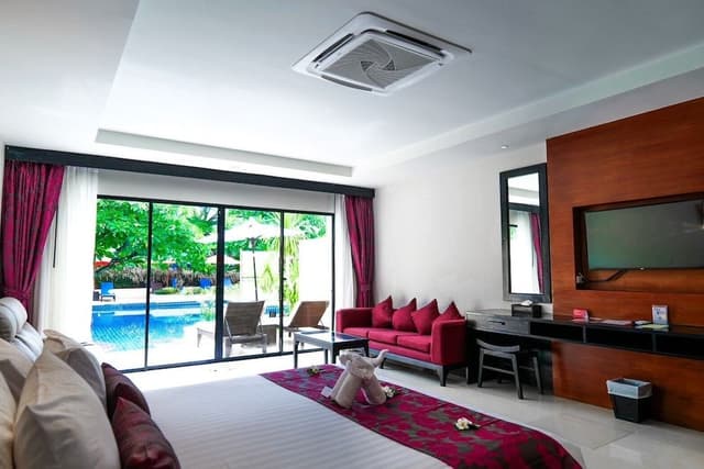 Grand Deluxe Pool Access
