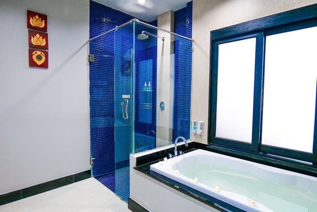 Grand Deluxe Pool Access