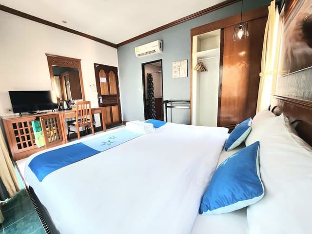 Deluxe Room, 1 King Bed