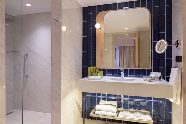 KING SUPERIOR ROOM