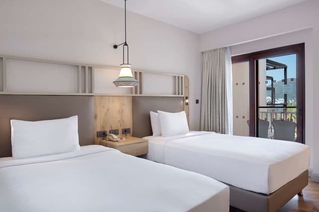 TWIN DELUXE ROOM