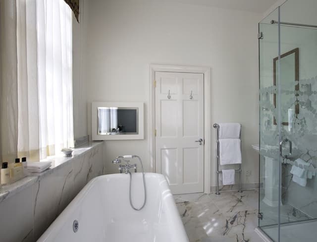 Feature King Bedded Room in Historic Mansion House