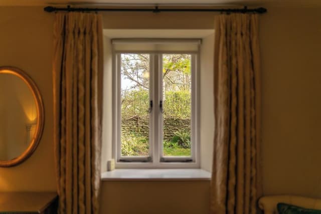 Country Cottage, 2 double bedrooms and 1 twin bedrooms