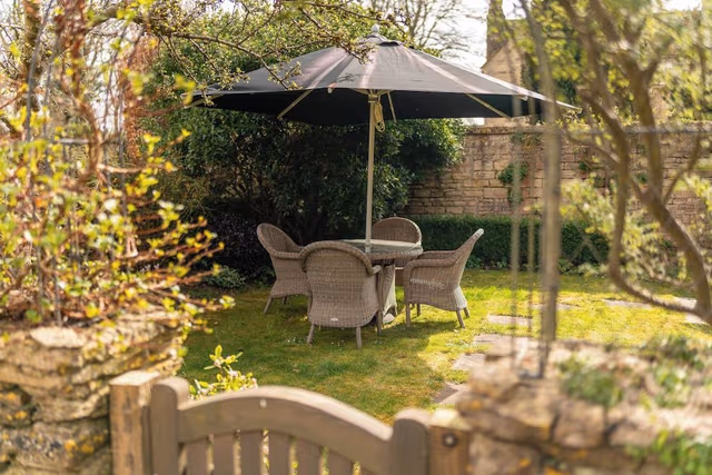 Country Cottage, 2 double bedrooms and 1 twin bedrooms