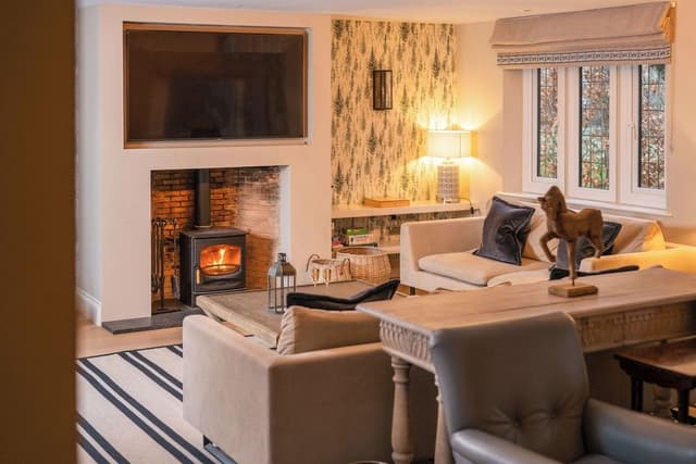 Grand 4 Bed Cottage, 3 double bedrooms and 1 twin bedroom
