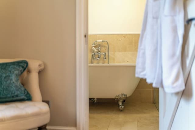 Country Cottage, 2 double bedrooms and 1 twin bedrooms