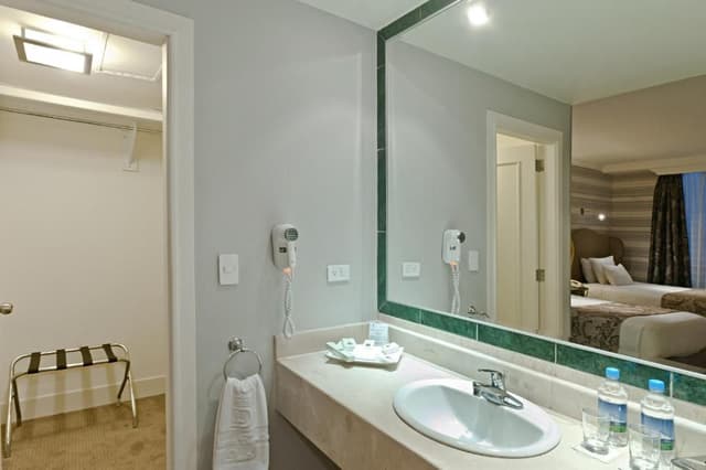 Suite Two Double Beds King